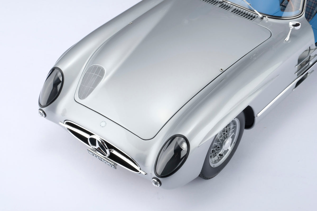 Mercedes-Benz 300 SLR Uhlenhaut Coupe (1955) - Gris argent métallisé - Échelle 1/8