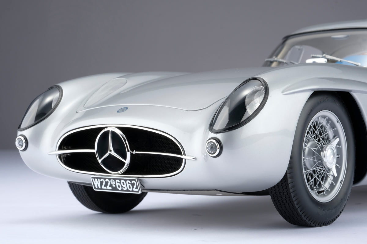 Mercedes-Benz 300 SLR Uhlenhaut Coupe (1955) - Gris argent métallisé - Échelle 1/8