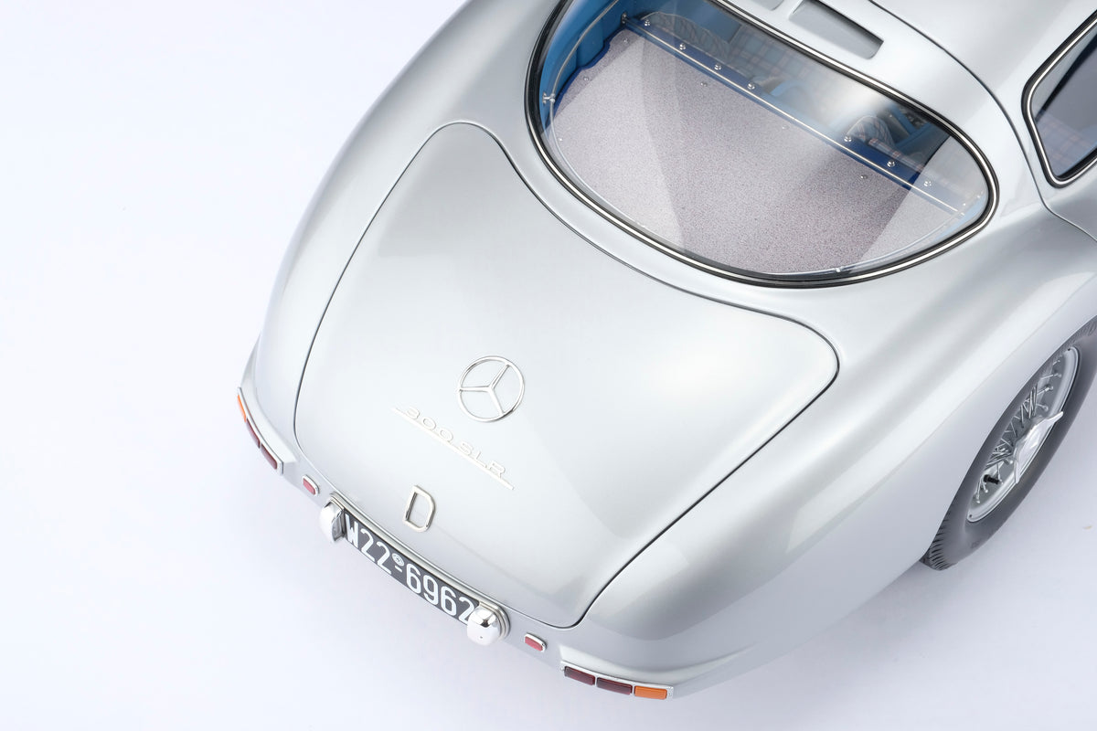 Mercedes-Benz 300 SLR Uhlenhaut Coupe (1955) - Gris argent métallisé - Échelle 1/8