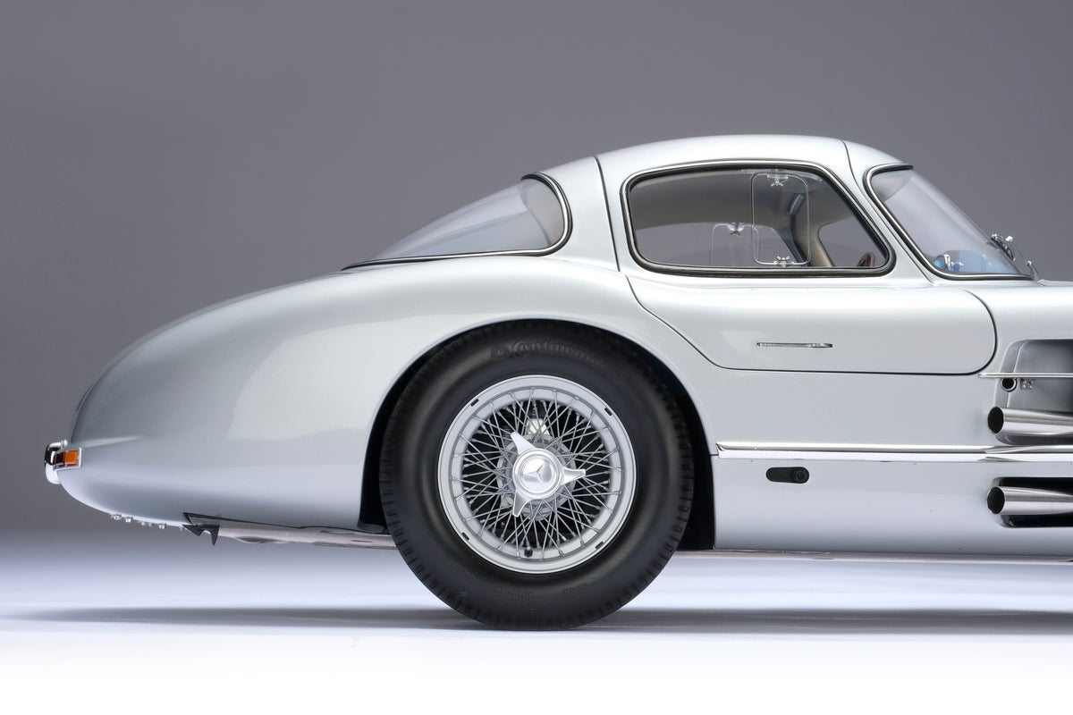 Mercedes-Benz 300 SLR Uhlenhaut Coupe (1955) - Gris argent métallisé - Échelle 1/8
