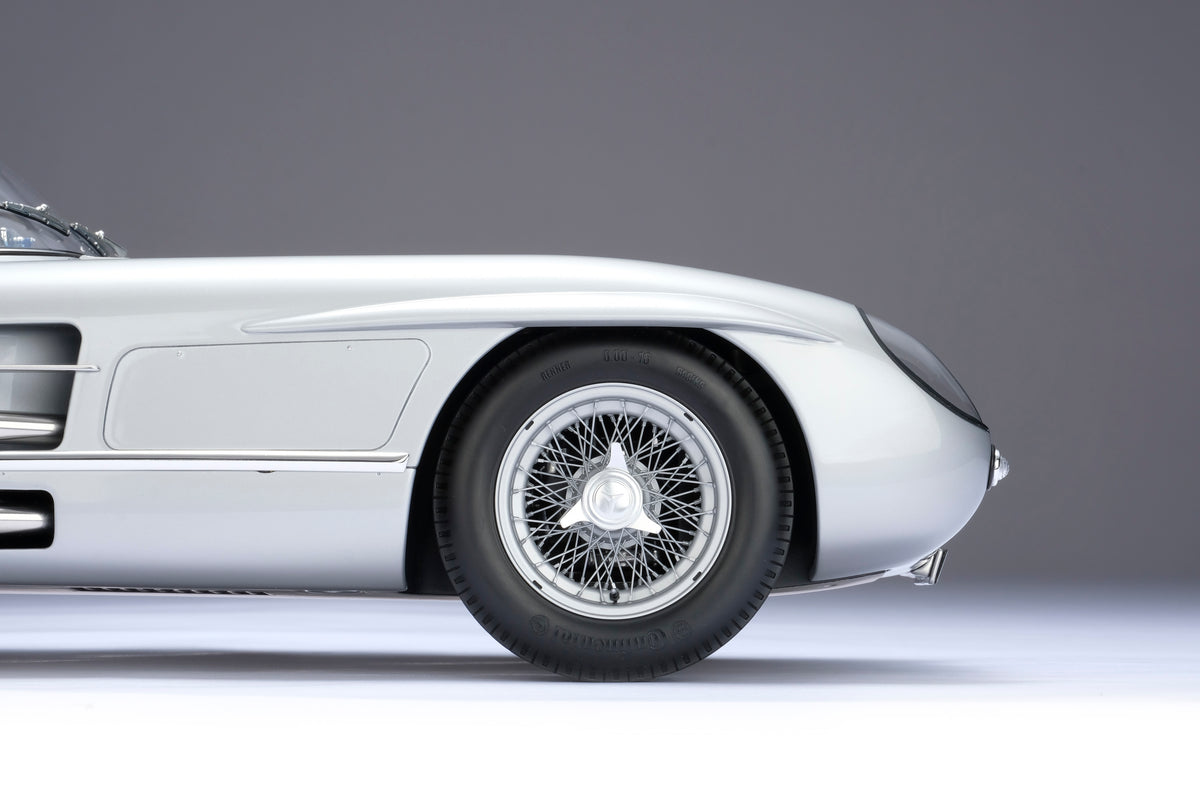 Mercedes-Benz 300 SLR Uhlenhaut Coupe (1955) - Gris argent métallisé - Échelle 1/8