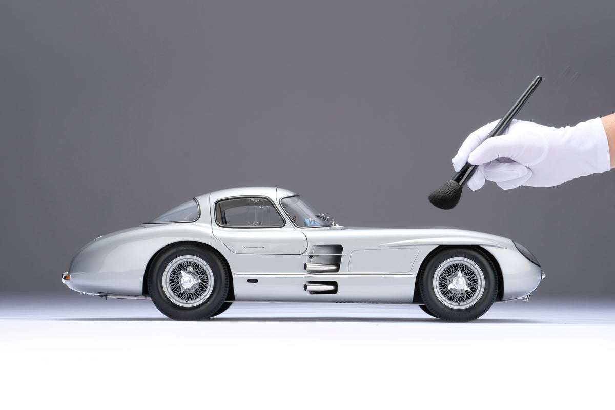 Mercedes-Benz 300 SLR Uhlenhaut Coupe (1955) - Silver Grey Metallic - 1:8 scale