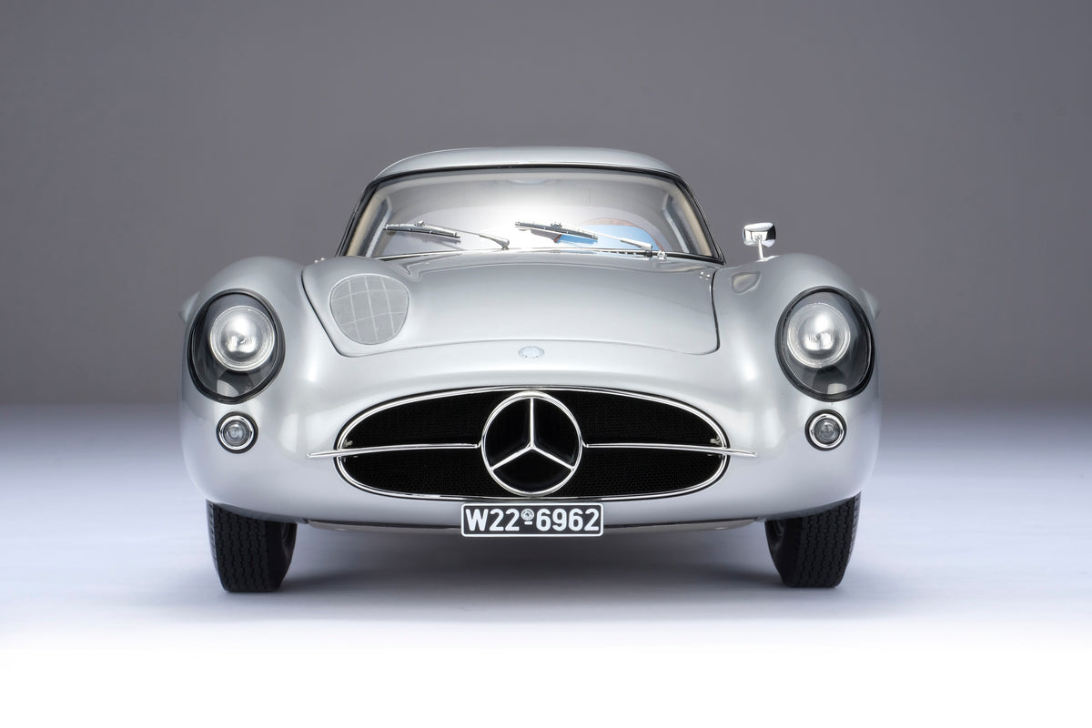 Mercedes-Benz 300 SLR Uhlenhaut Coupe (1955) - Gris argent métallisé - Échelle 1/8