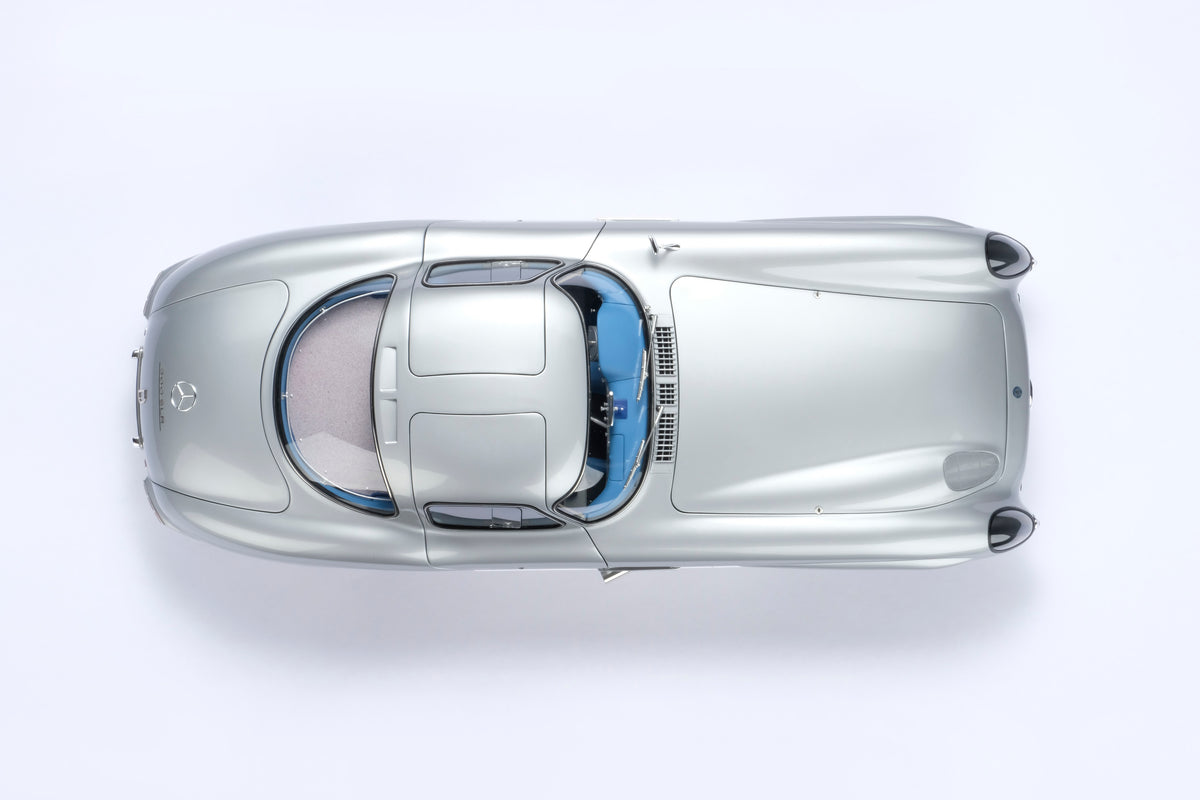 Mercedes-Benz 300 SLR Uhlenhaut Coupe (1955) - Gris argent métallisé - Échelle 1/8