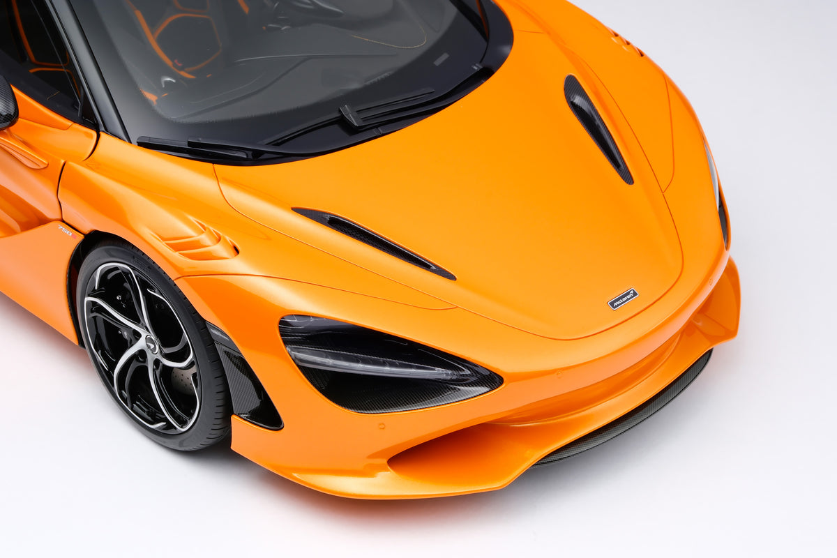McLaren 750S Spider (2023) at 1:8 scale by Amalgam Collection