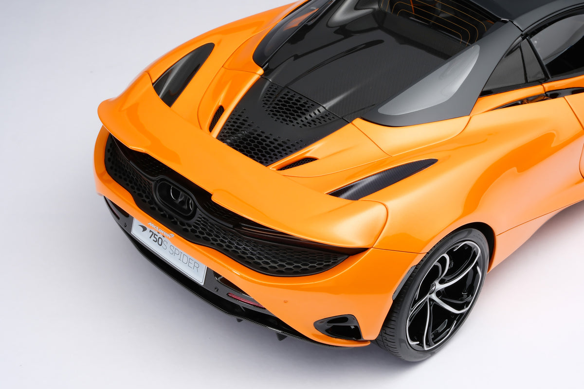 McLaren 750S Spider (2023) at 1:8 scale by Amalgam Collection