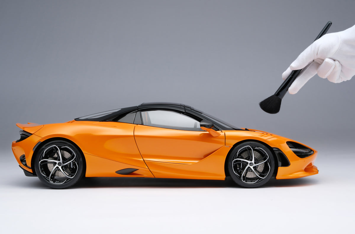 McLaren 750S Spider (2023) at 1:8 scale by Amalgam Collection