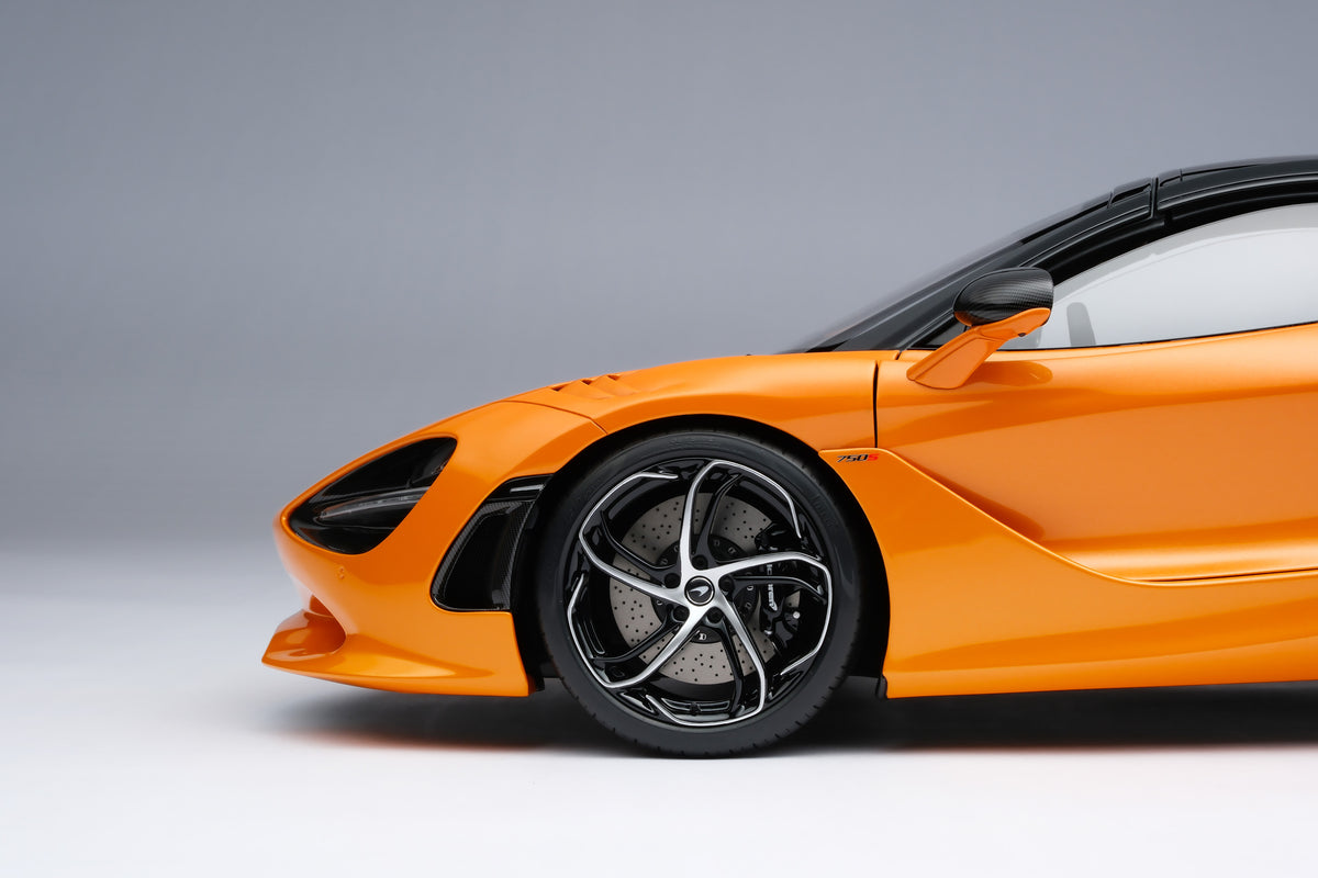 McLaren 750S Spider (2023) at 1:8 scale by Amalgam Collection