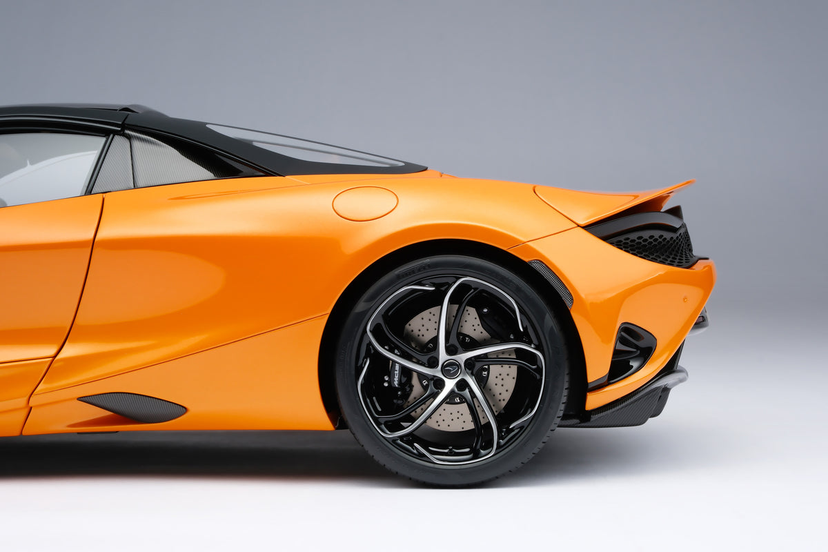 McLaren 750S Spider (2023) at 1:8 scale by Amalgam Collection