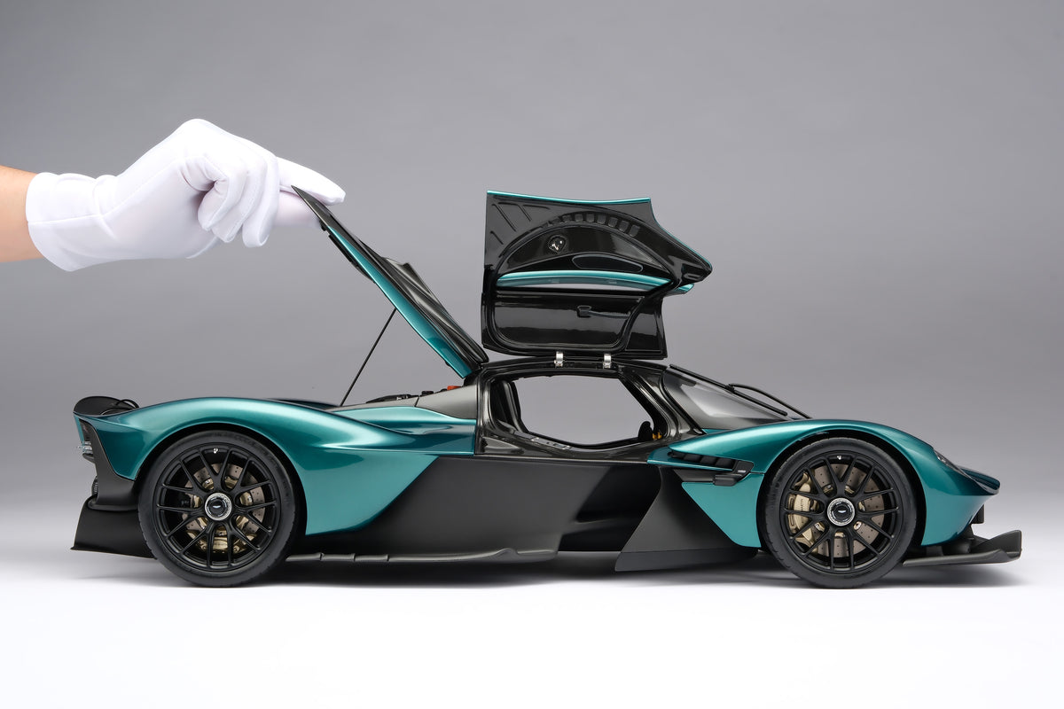 Aston Martin Valkyrie - Limited Edition - 1:8 scale by Amalgam Collection