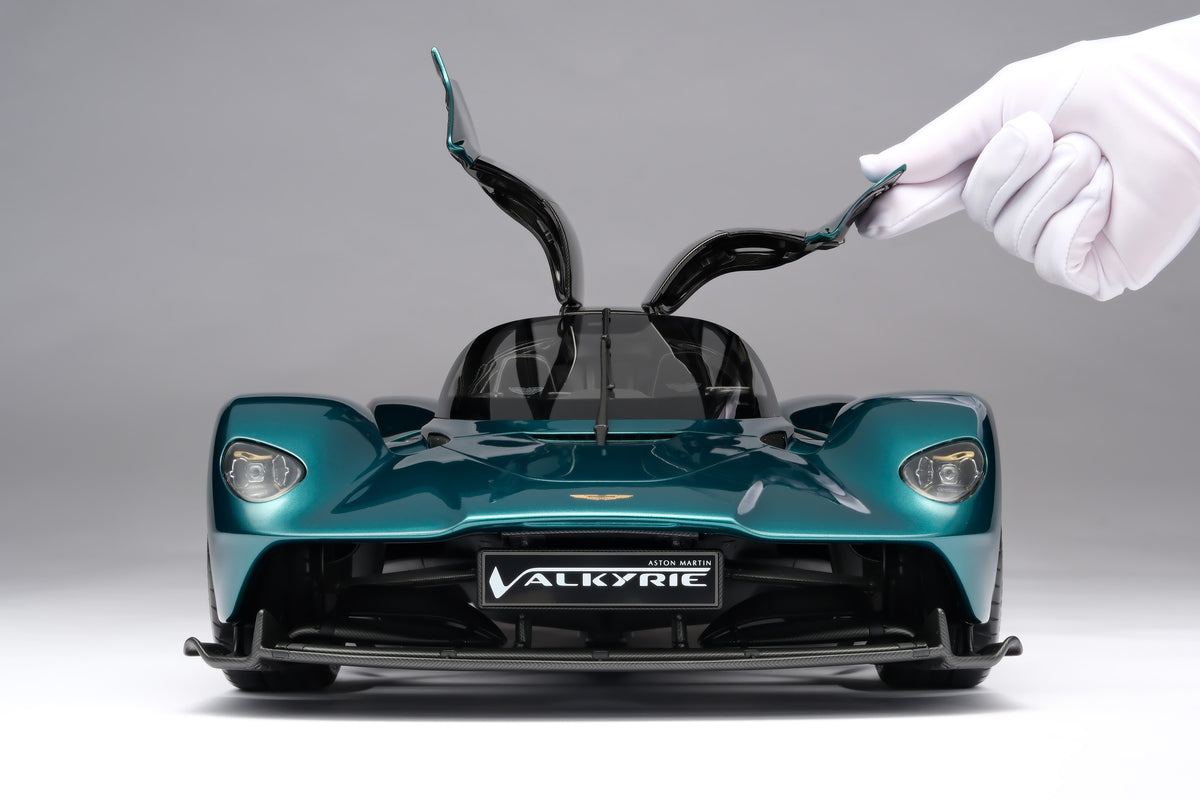 Aston Martin Valkyrie - Limited Edition - 1:8 scale by Amalgam Collection
