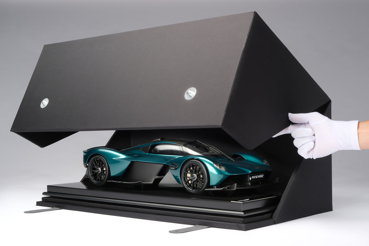 Aston Martin Valkyrie - Limited Edition - 1:8 scale by Amalgam Collection