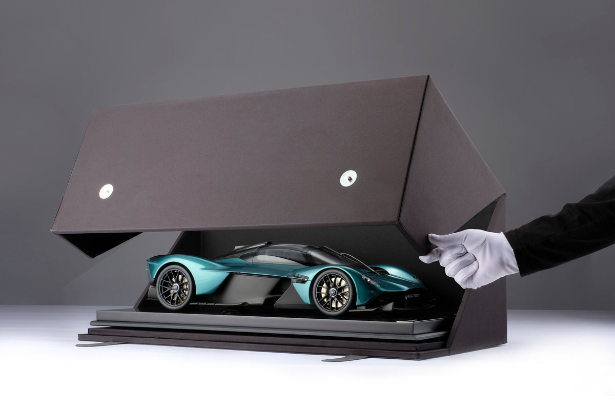 Aston Martin Valkyrie Spider (2023) - Échelle 1:8
