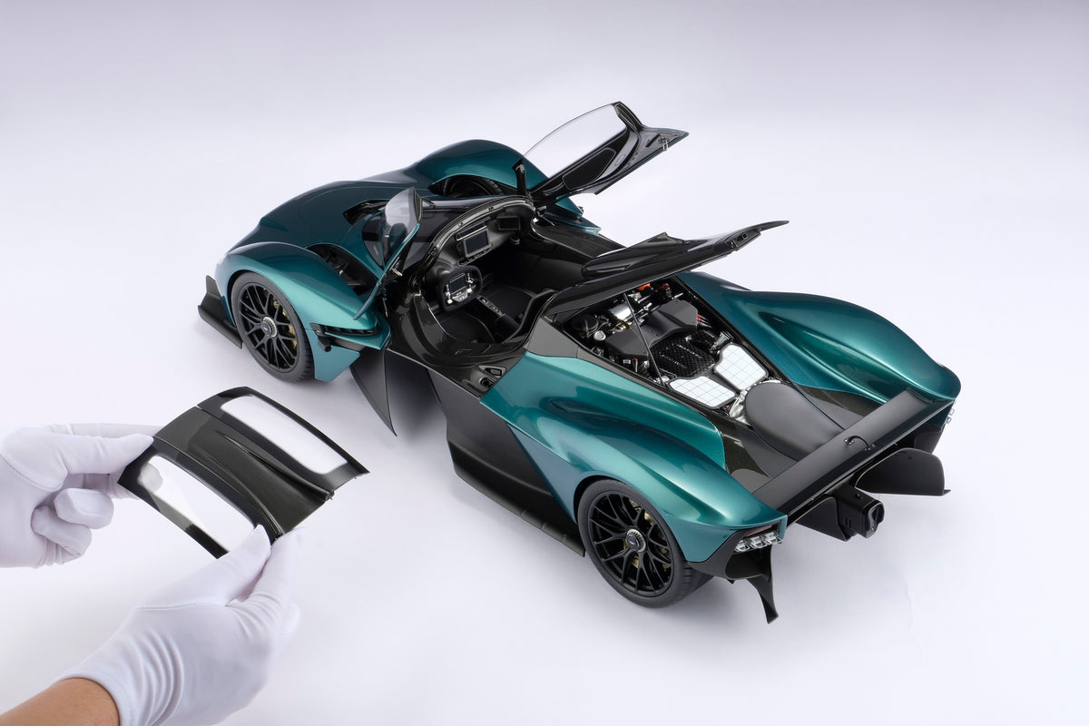 Aston Martin Valkyrie Spider (2023) - Échelle 1:8