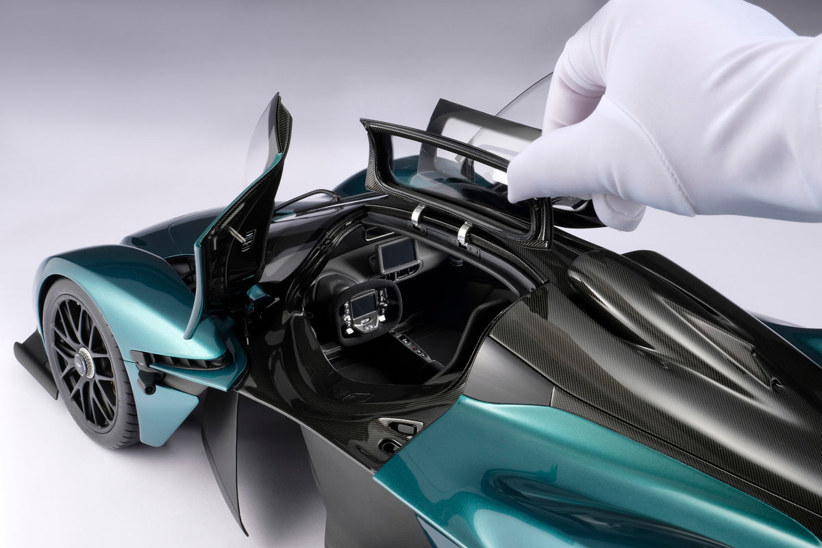 Aston Martin Valkyrie Spider (2023) - Échelle 1:8