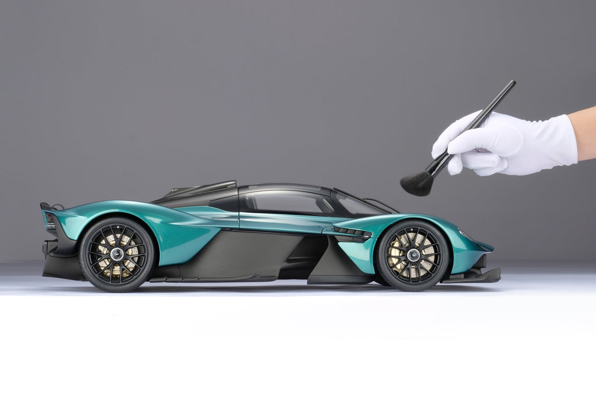 Aston Martin Valkyrie Spider (2023) - Échelle 1:8