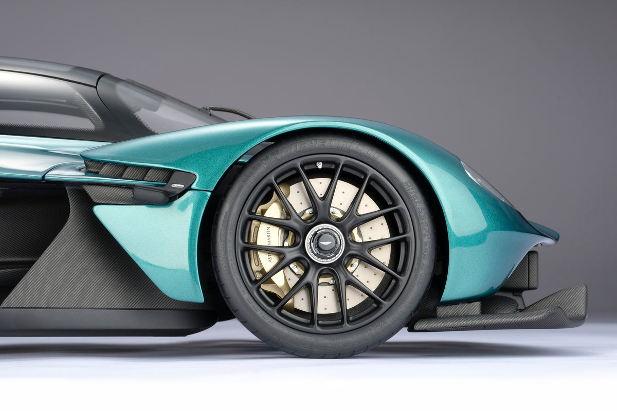 Aston Martin Valkyrie Spider (2023) - Échelle 1:8