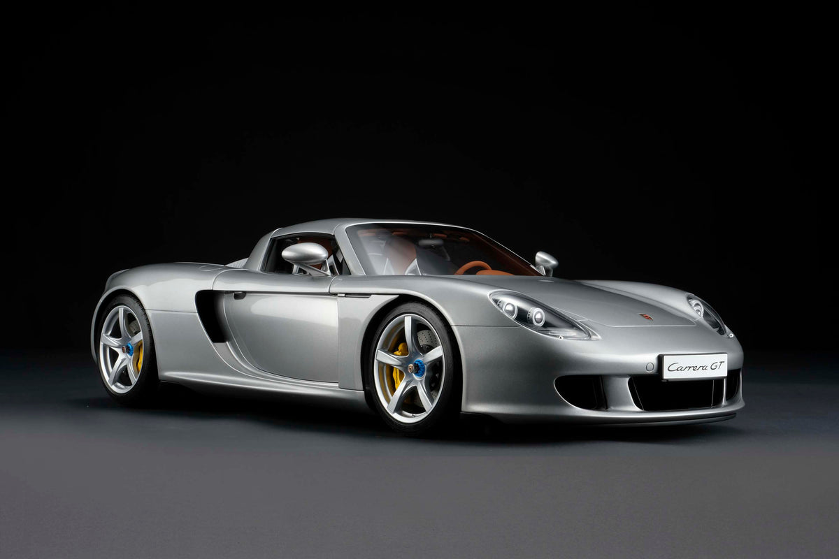 Porsche Carrera GT (2003) - GT Silver Metallic - 1:8 scale