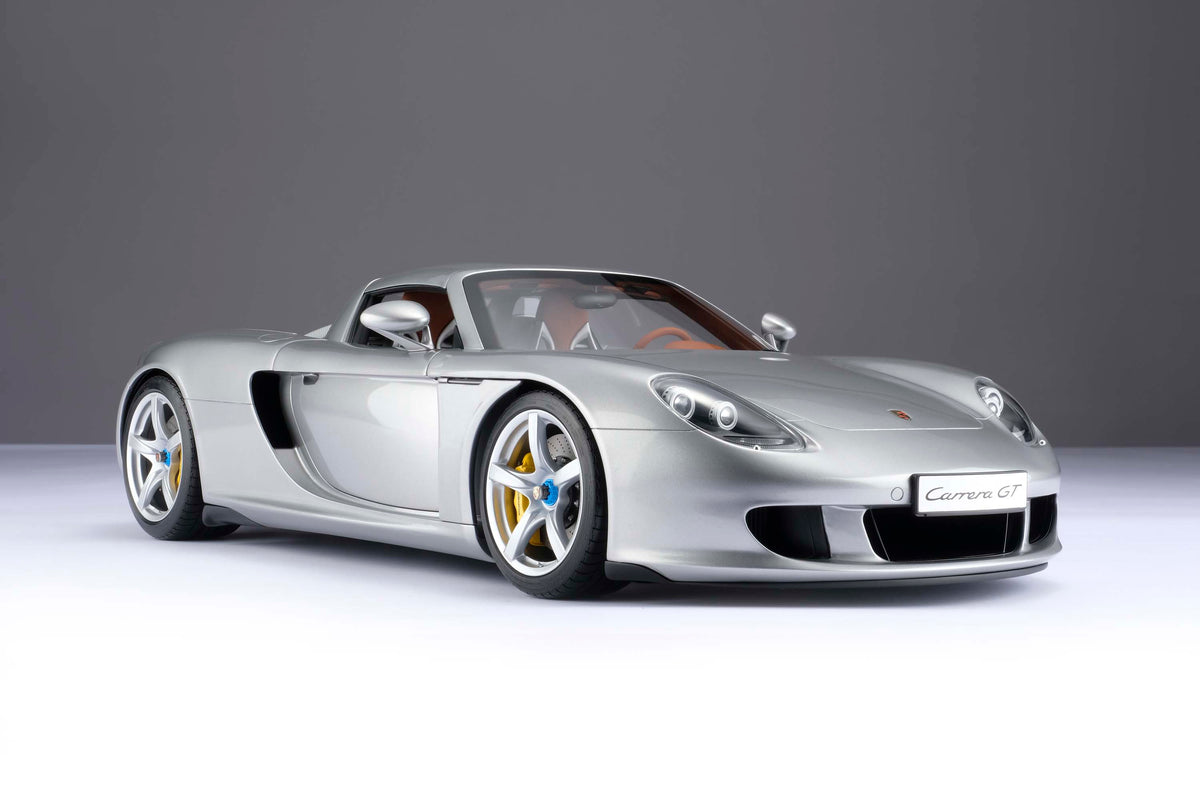 Porsche Carrera GT (2003) - GT Silver Metallic - 1:8 scale