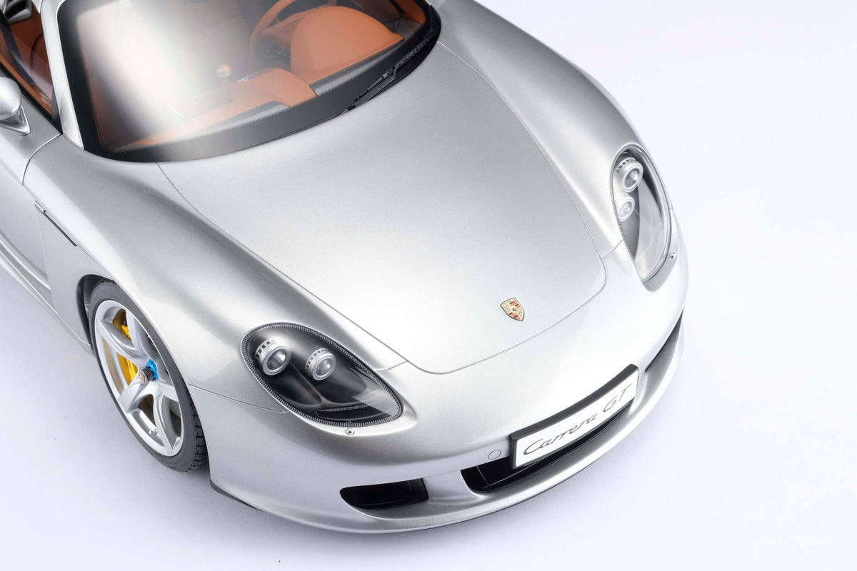 Porsche Carrera GT (2003) - GT Silver Metallic - 1:8 scale
