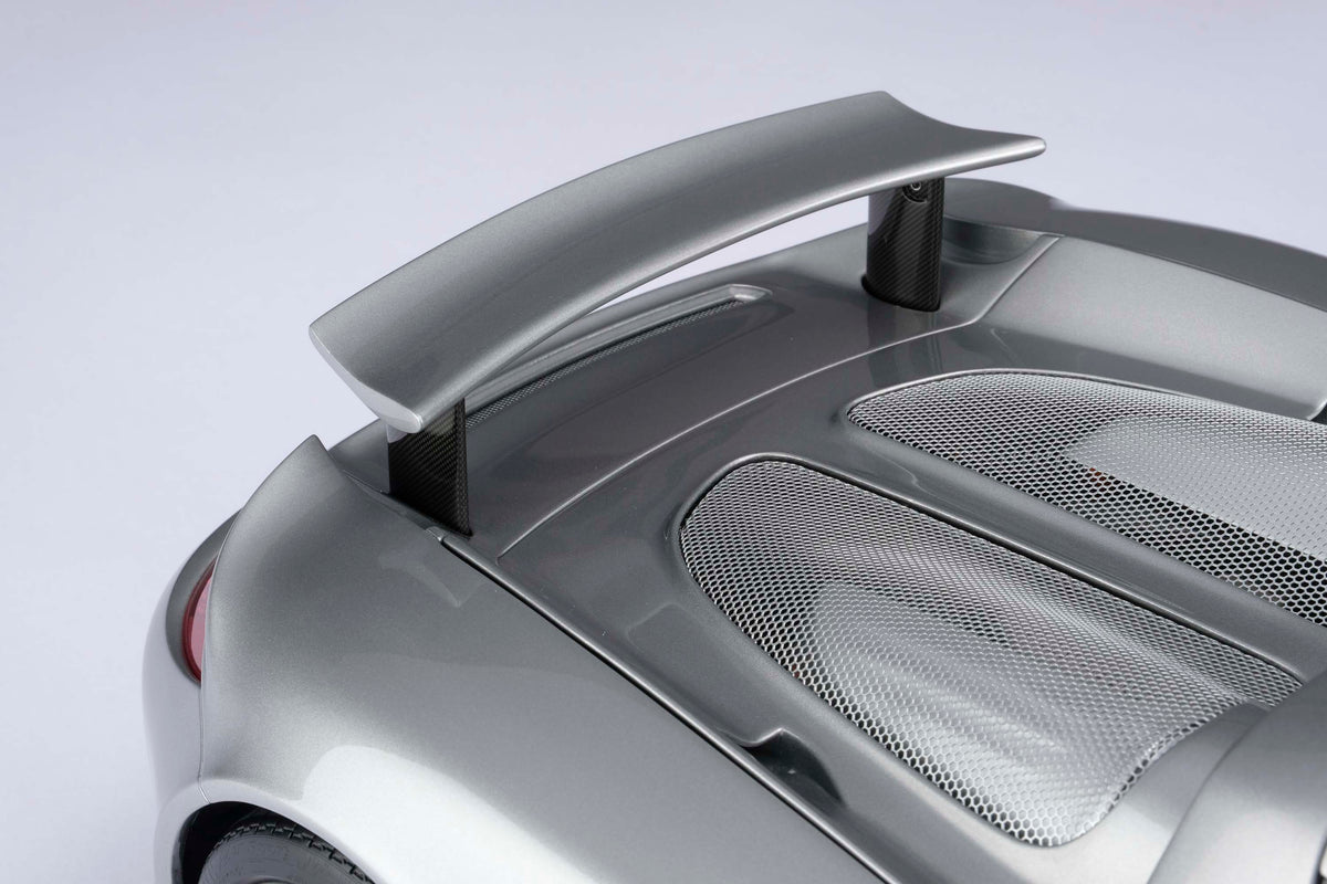 Porsche Carrera GT (2003) - GT Silver Metallic - 1:8 scale