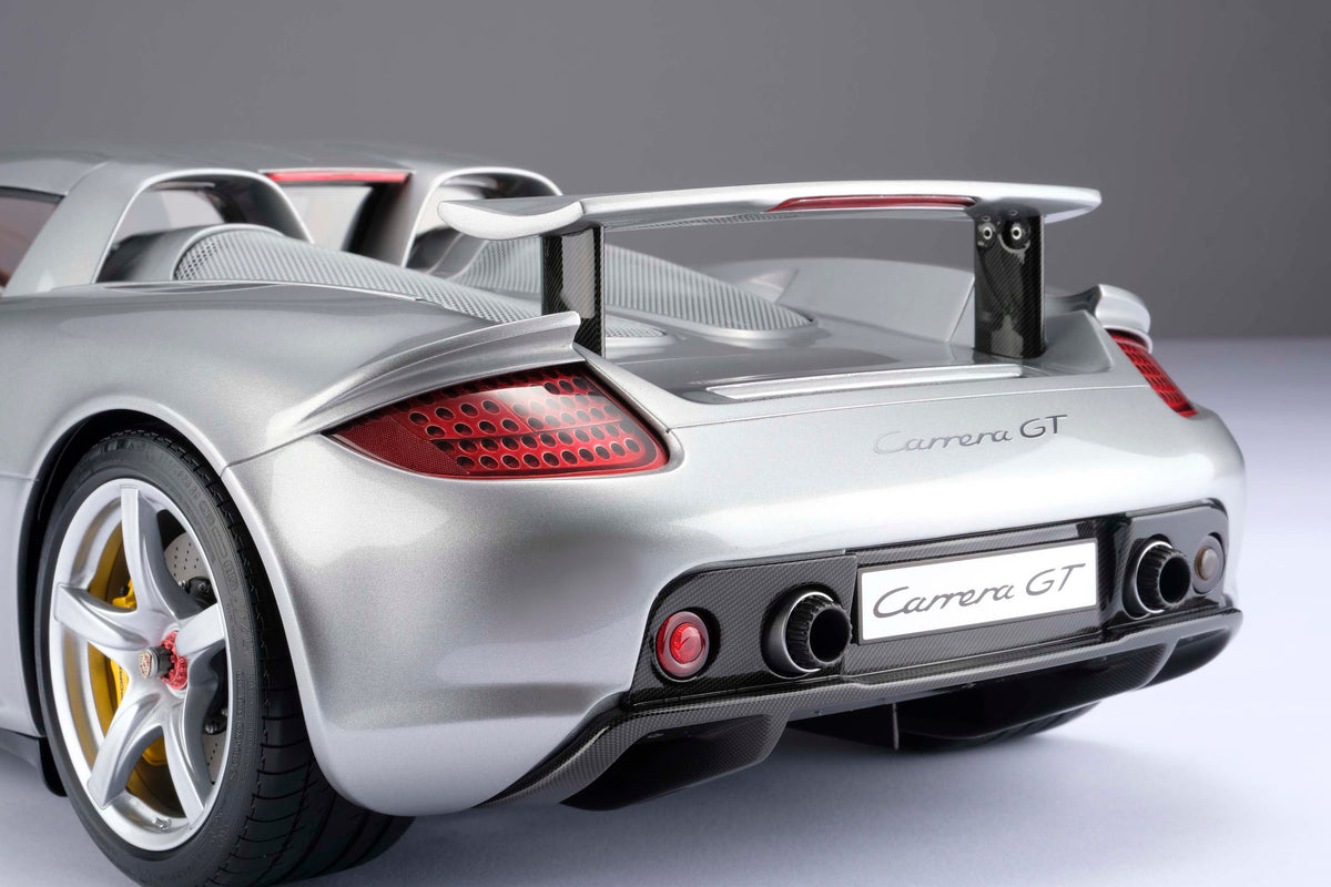 Porsche Carrera GT (2003) - GT Silver Metallic - 1:8 scale