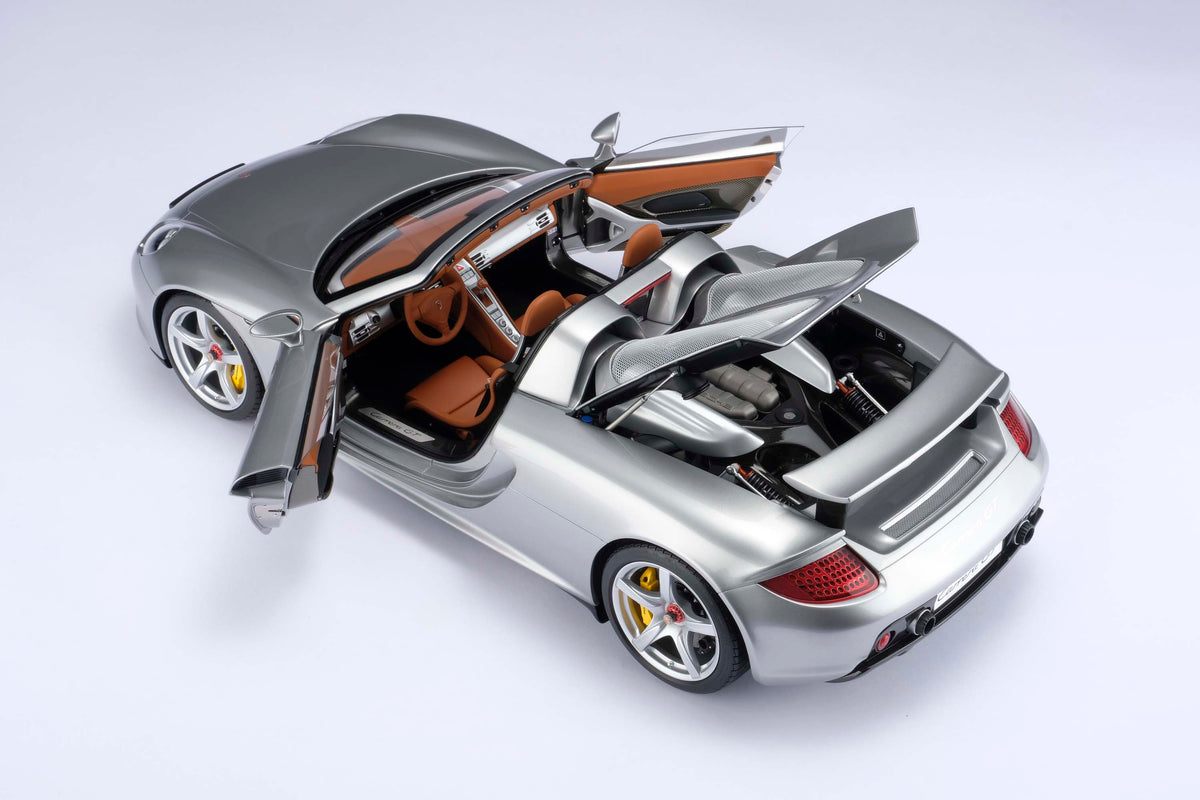 Porsche Carrera GT (2003) - GT Silver Metallic - 1:8 scale