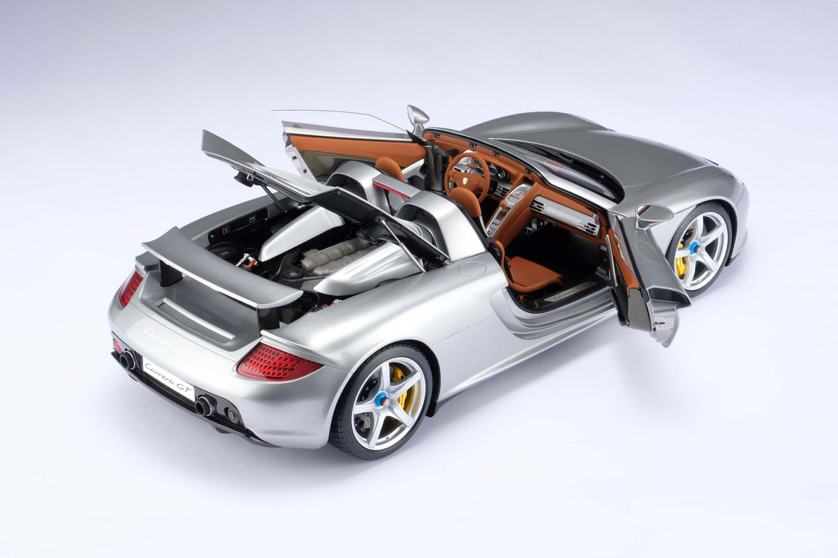 Porsche Carrera GT (2003) - GT Silver Metallic - 1:8 scale