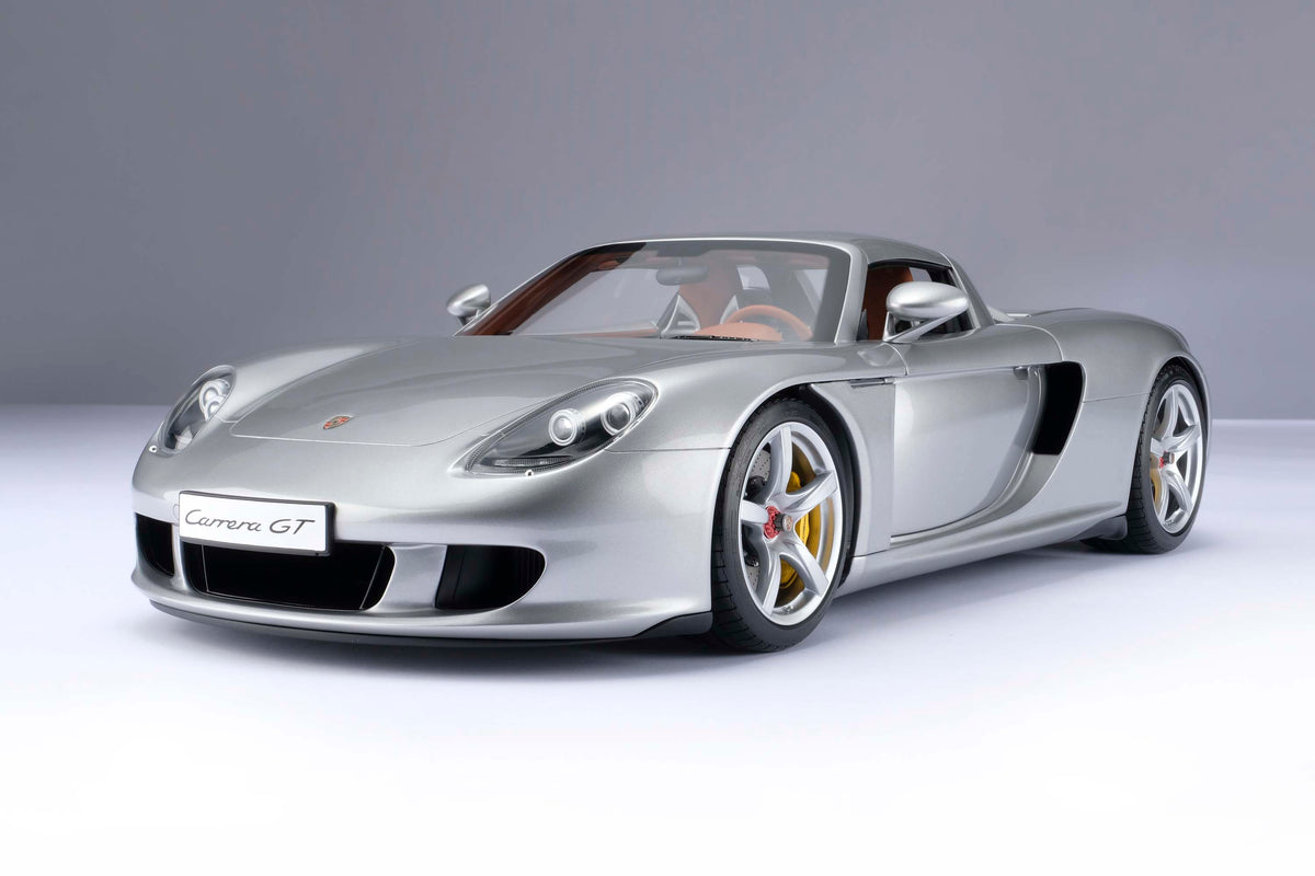 Porsche Carrera GT (2003) - GT Silver Metallic - 1:8 scale
