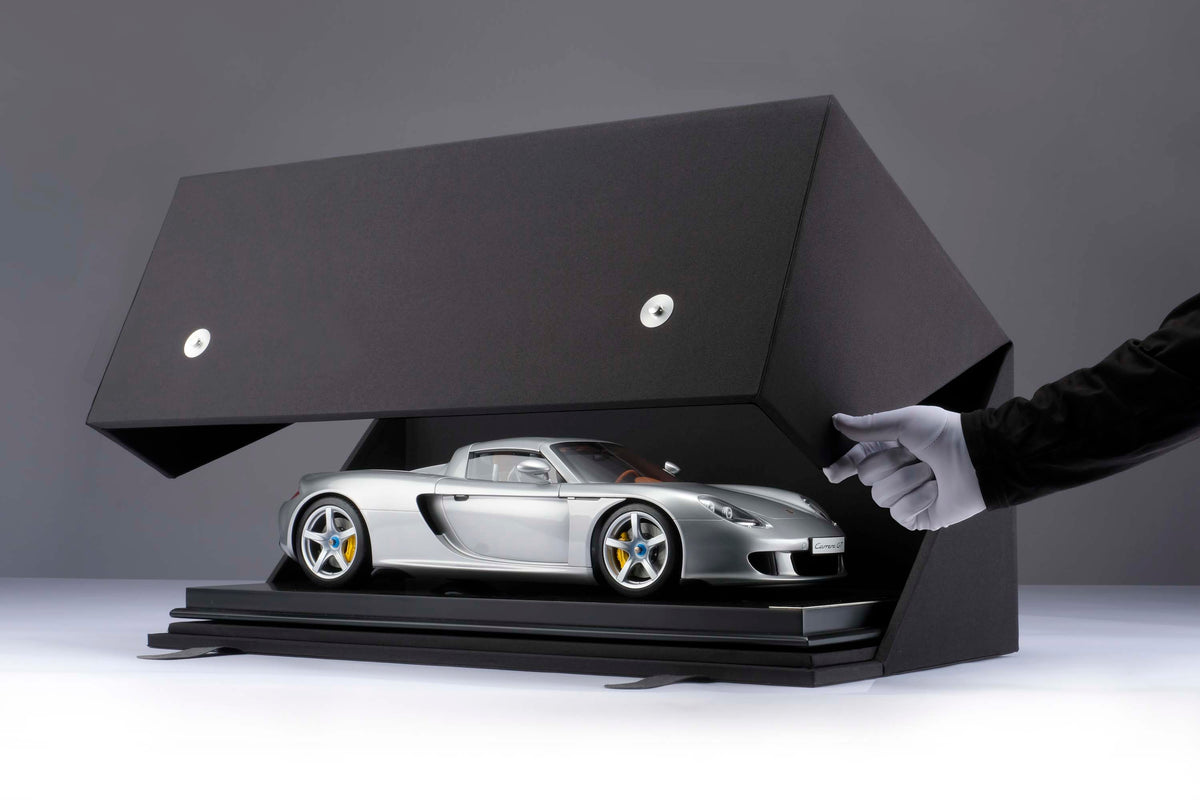 Porsche Carrera GT (2003) - GT Silver Metallic - 1:8 scale