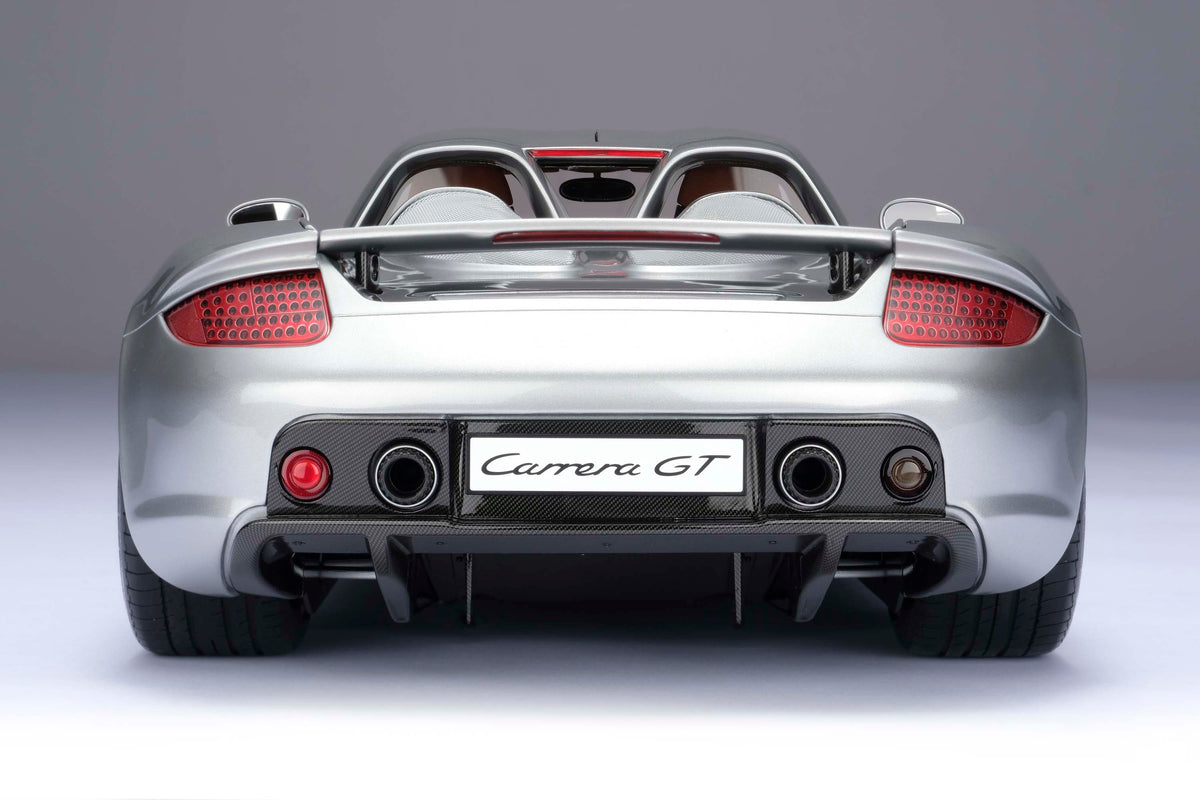 Porsche Carrera GT (2003) - GT Silver Metallic - 1:8 scale
