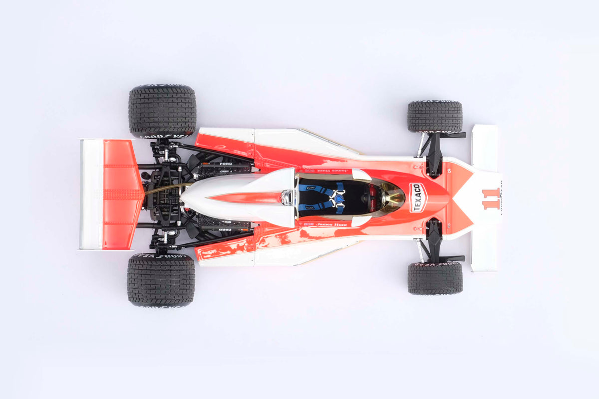 Hunt v Lauda - Ferrari 312 T2 & McLaren M23D - 1976 Japanese Grand Prix - 1:18 scale models