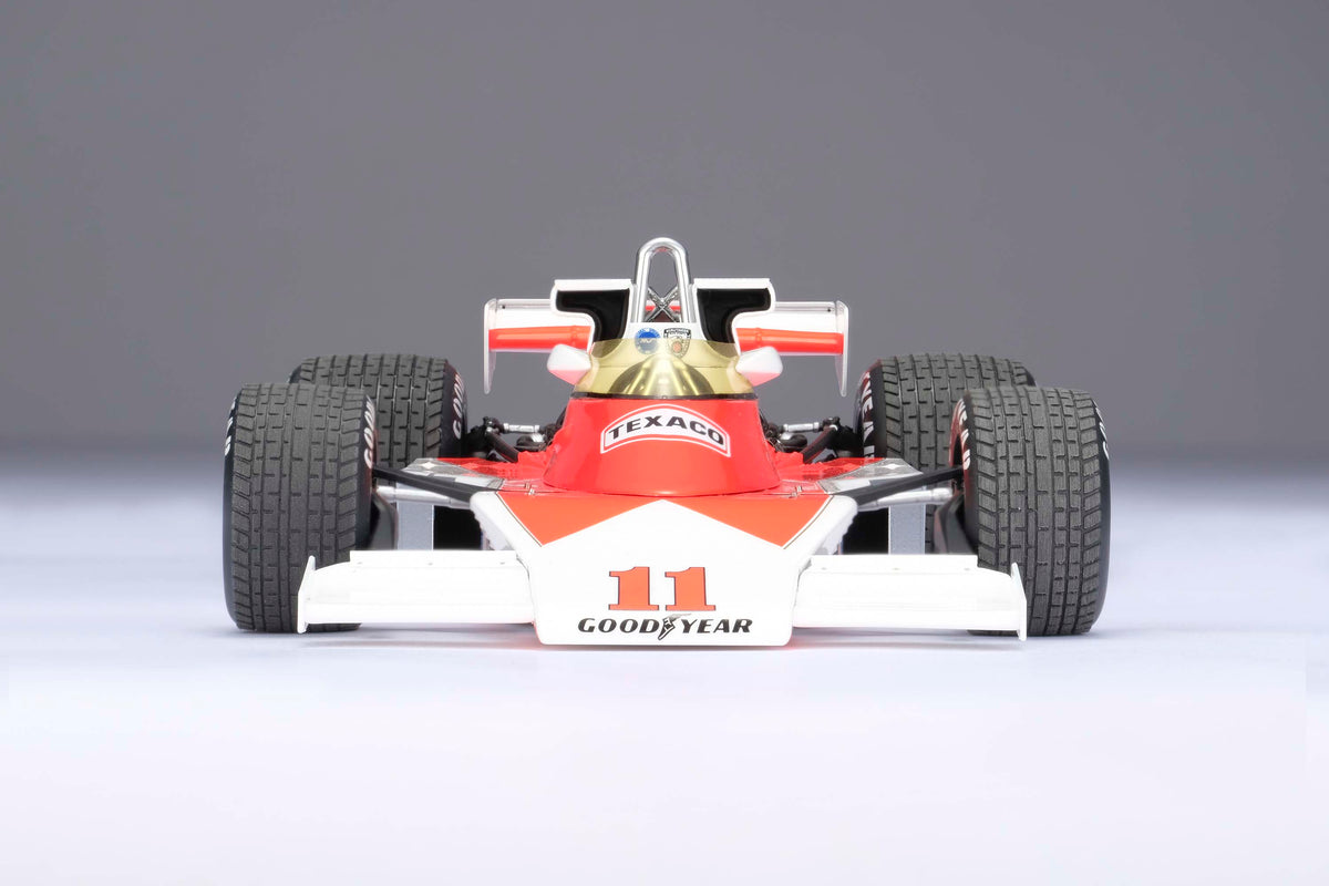 Hunt v Lauda - Ferrari 312 T2 & McLaren M23D - 1976 Japanese Grand Prix - 1:18 scale models