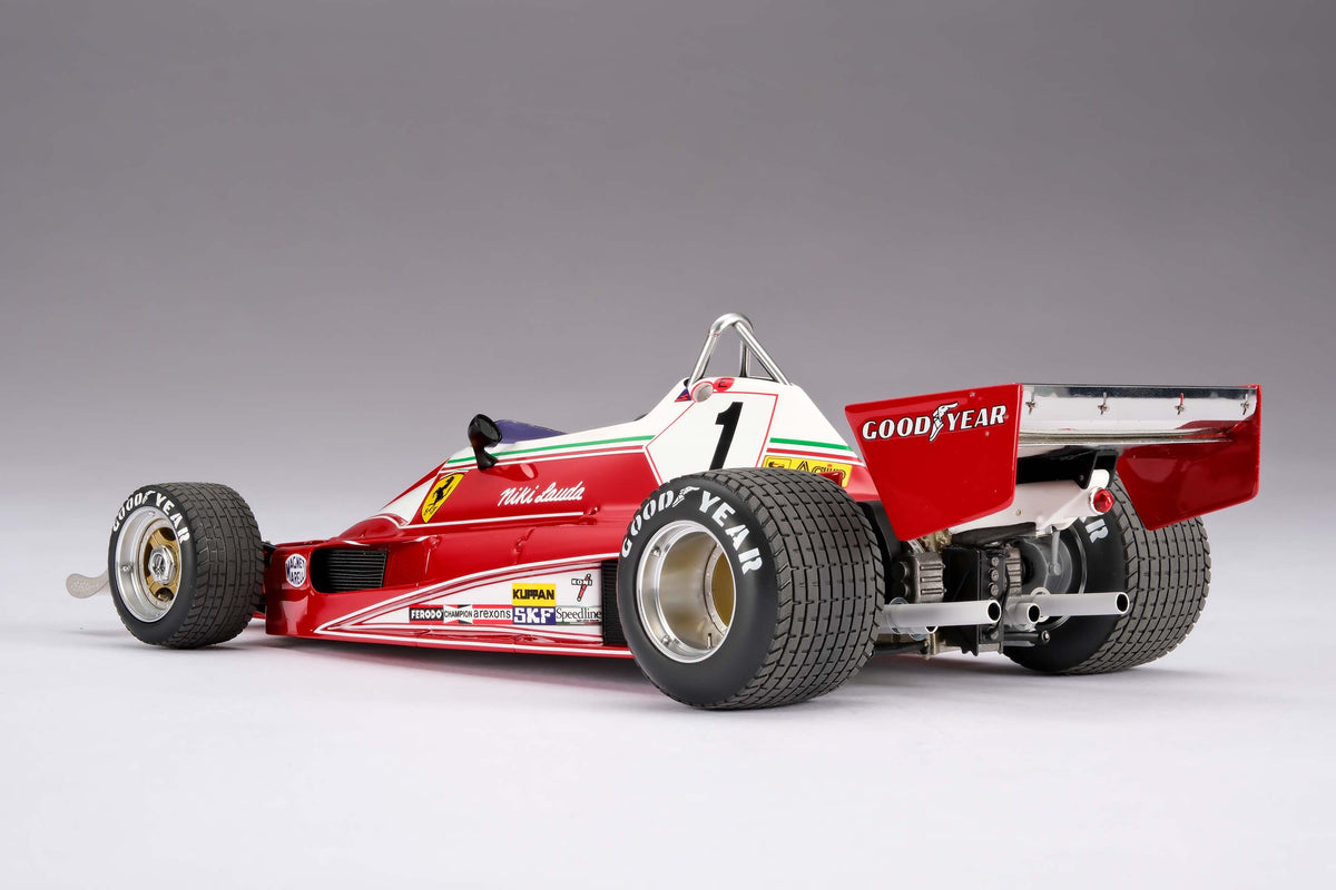 Hunt v Lauda - Ferrari 312 T2 & McLaren M23D - 1976 Japanese Grand Prix - 1:18 scale models