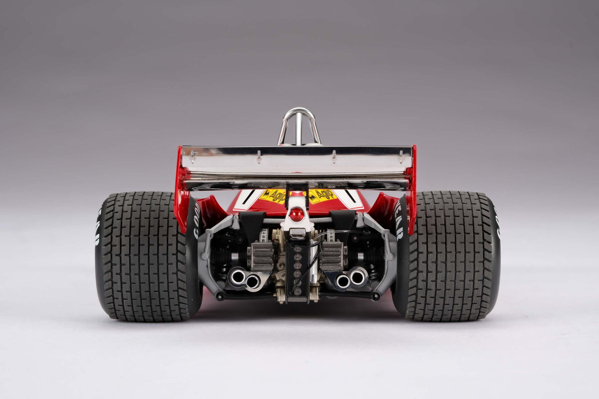 Hunt v Lauda - Ferrari 312 T2 & McLaren M23D - 1976 Japanese Grand Prix - 1:18 scale models