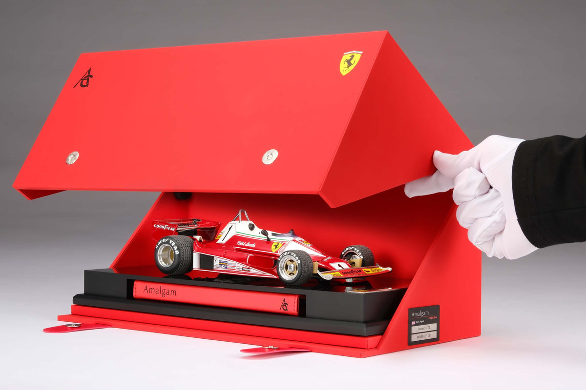 Hunt v Lauda - Ferrari 312 T2 & McLaren M23D - 1976 Japanese Grand Prix - 1:18 scale models