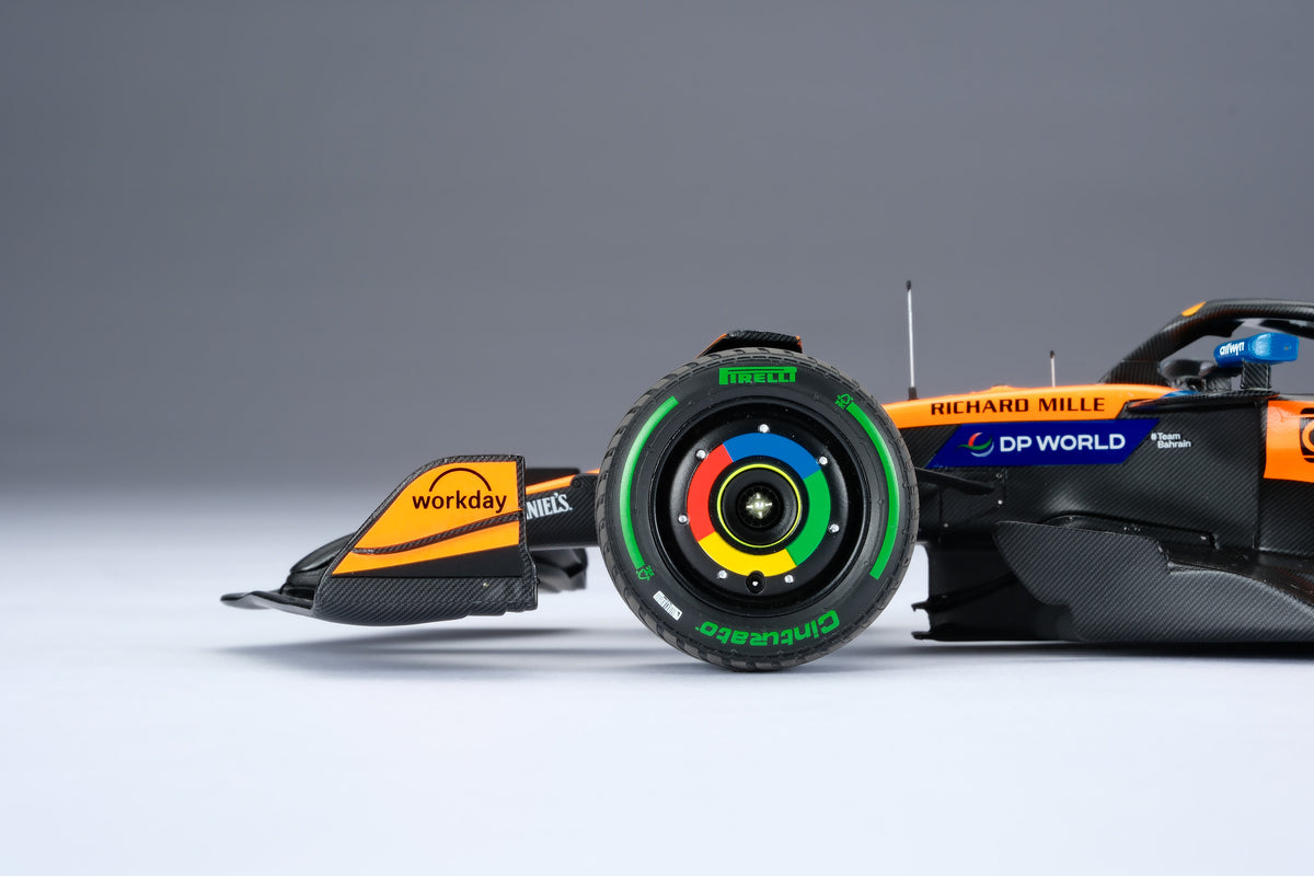 McLaren MCL39 - 2025 Australian Grand Prix - #81 Oscar Piastri at 1:18 scale by Amalgam Collection