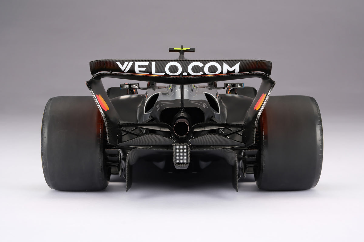 McLaren MCL39 - 2025 British Grand Prix - Lando Norris - at 1:8 scale by Amalgam Collection