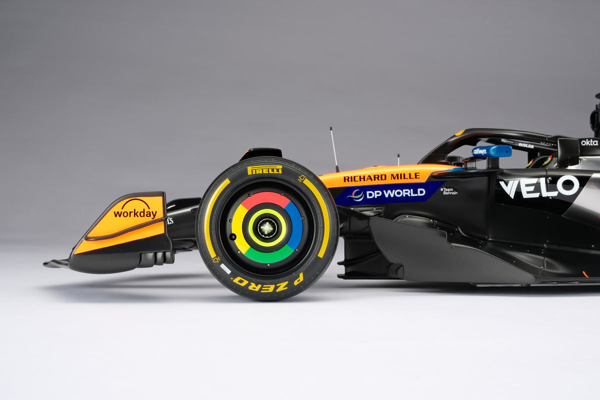 McLaren MCL39 - 2025 British Grand Prix - Oscar Piastri - at 1:8 scale by Amalgam Collection