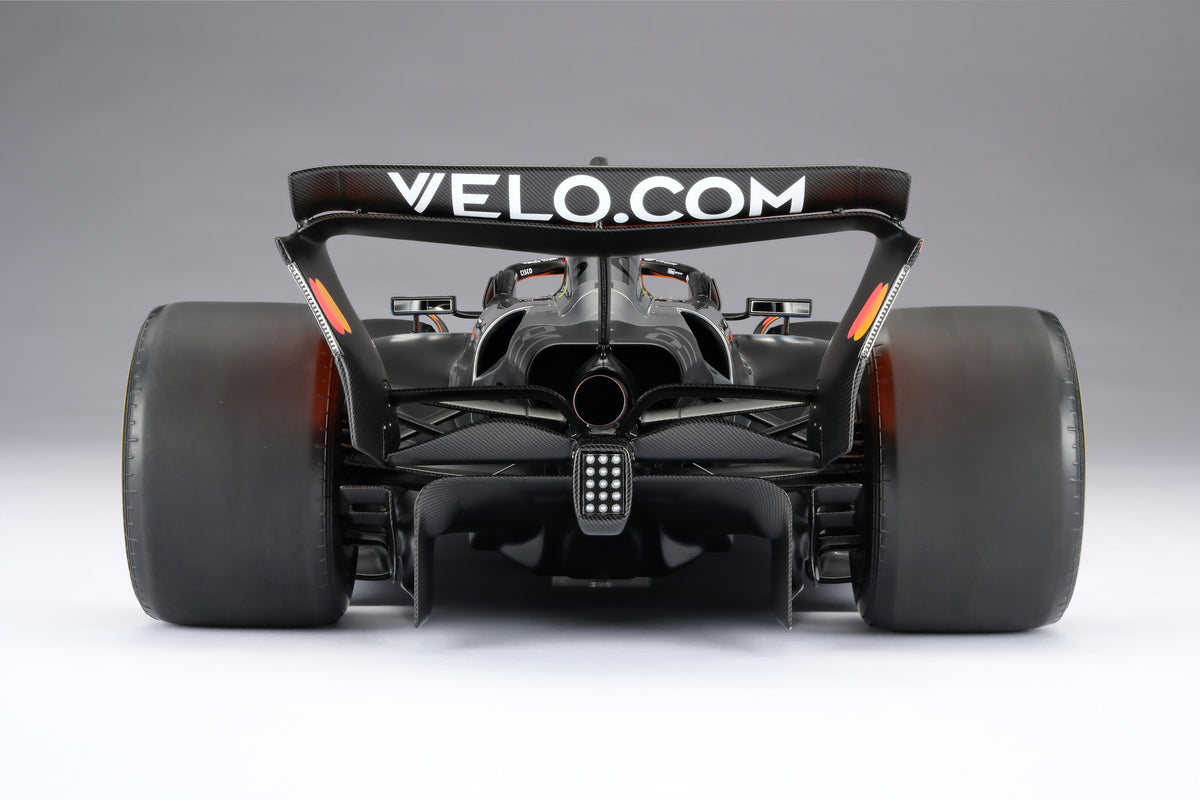 McLaren MCL39 - 2025 British Grand Prix - Oscar Piastri - at 1:8 scale by Amalgam Collection