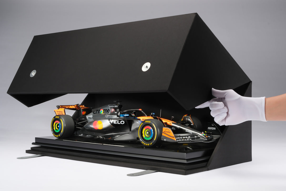 McLaren MCL39 - 2025 British Grand Prix - Oscar Piastri - at 1:8 scale by Amalgam Collection