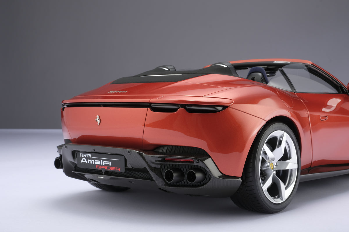 Ferrari Amalfi Spider (2026) - Rosso Tramonto - Échelle 1:8
