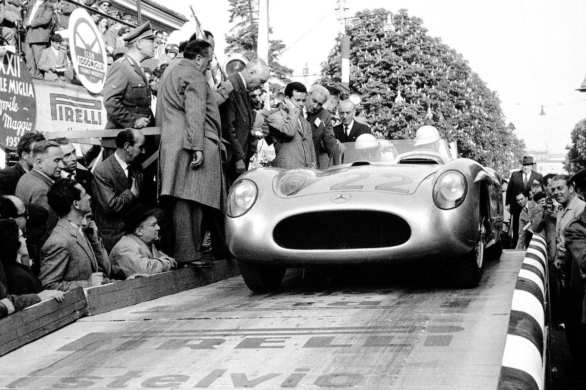 Mercedes-Benz 300 SLR - n° 722 - Vainqueur de la Mille Miglia 1955 - Stirling Moss et Denis Jenkinson - Échelle 1:18