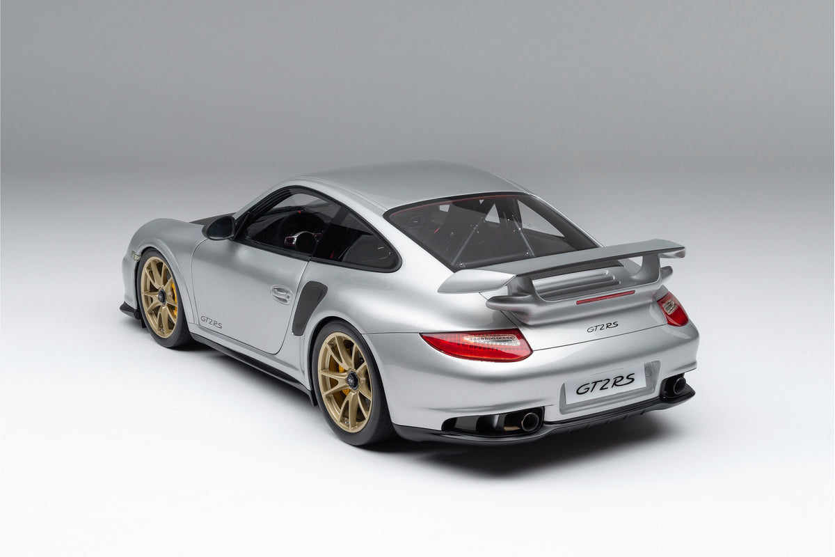 Porsche 911 GT2 RS (2010) - 1:8 scale
