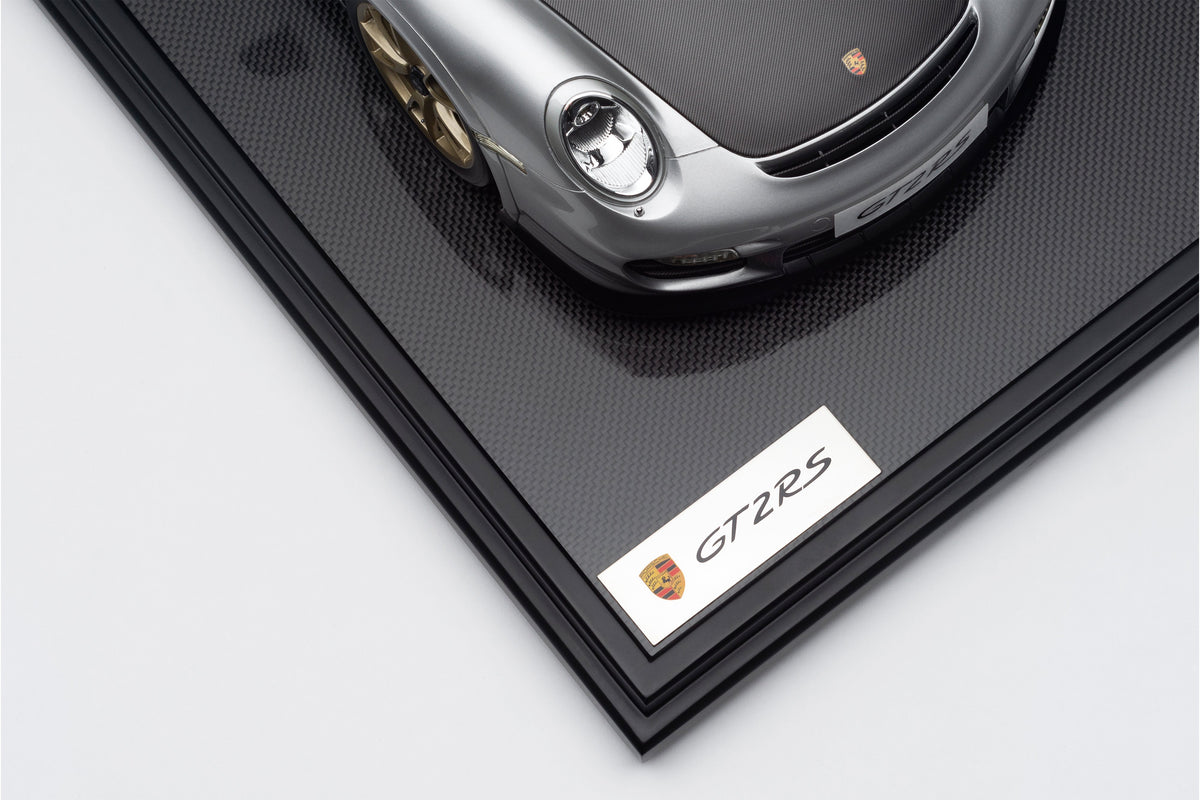 Porsche 911 GT2 RS (2010) - 1:8 scale