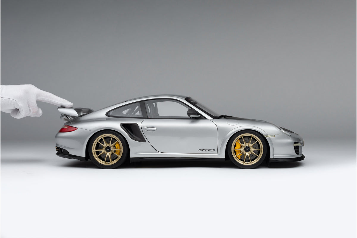 Porsche 911 GT2 RS (2010) - 1:8 scale
