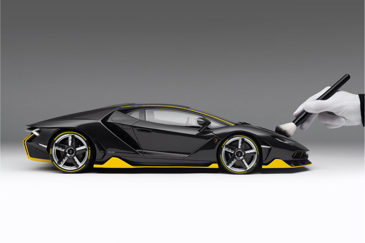 Lamborghini Centenario (2016) - Exposed Carbon Fibre - 1:8 scale