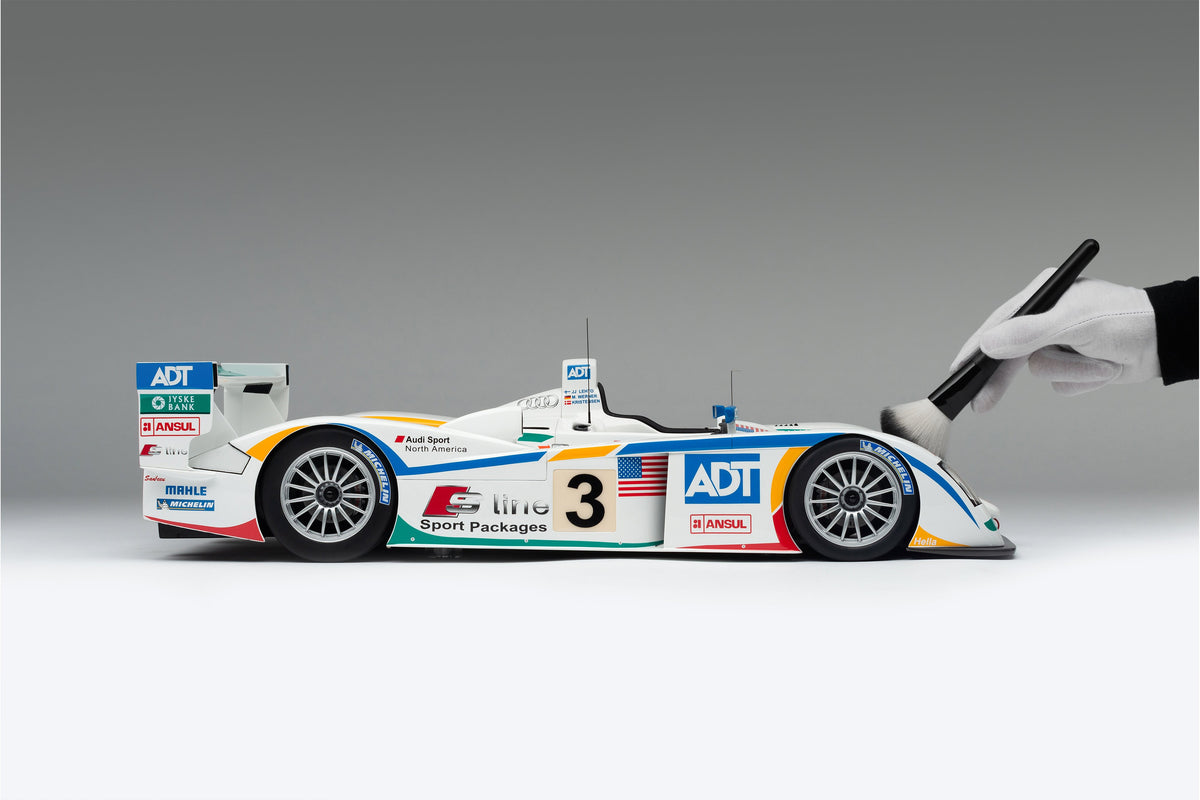 Audi R8 - 2005 Le Mans Winner - 1:8 scale