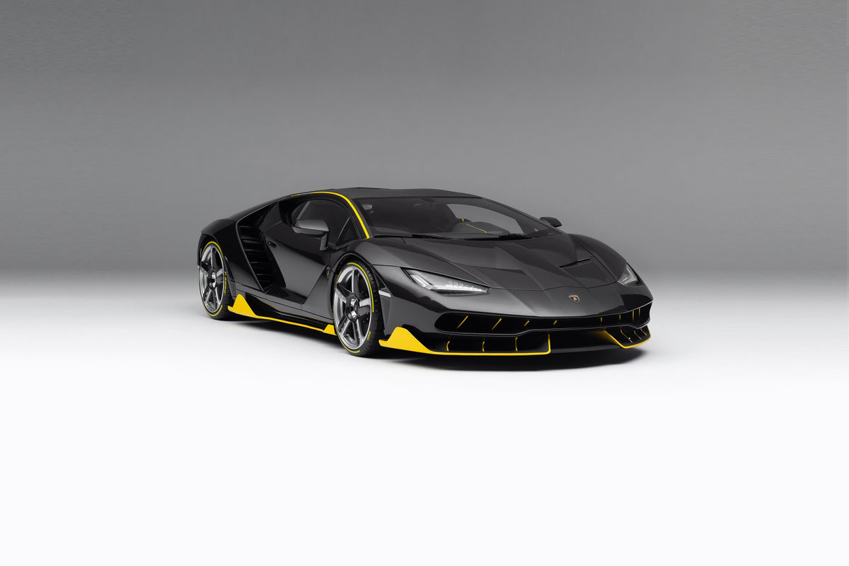 Lamborghini Centenario (2016) - Exposed Carbon Fibre - 1:8 scale