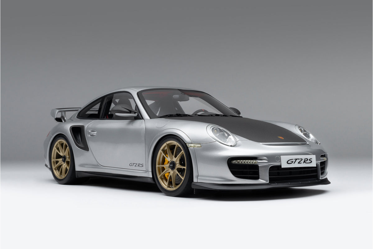 Porsche 911 GT2 RS (2010) - 1:8 scale